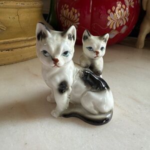 Vintage Mom Cat w/Kitten Figurine
